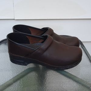 Dansko Chocolate Brown Leather Clogs Women’s Size  42, US 11.5-12 Comfort Shoes